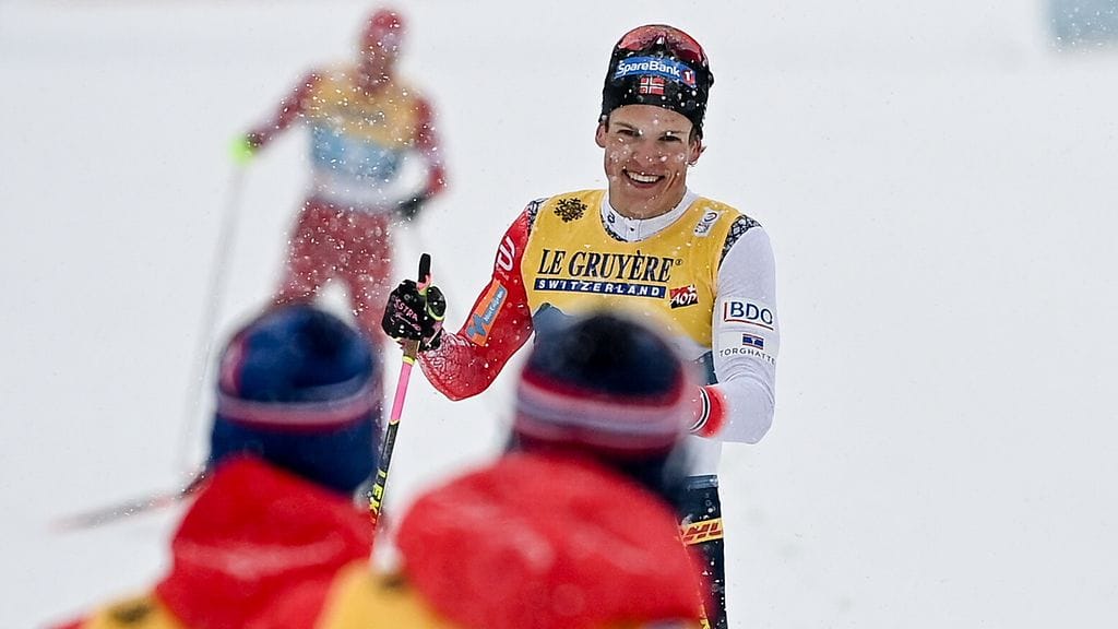 Johannes Hösflot Kläbo ankkuroi Norjan miesten viestin maailmanmestaruuteen.