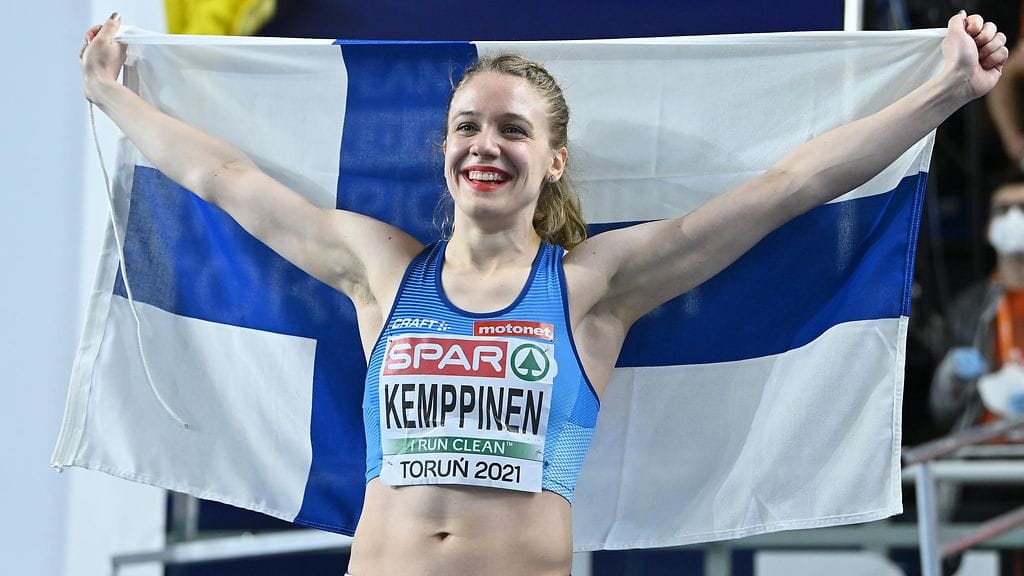 Lotta Kemppinen voitti EM-hopeaa 60 metrin juoksussa.