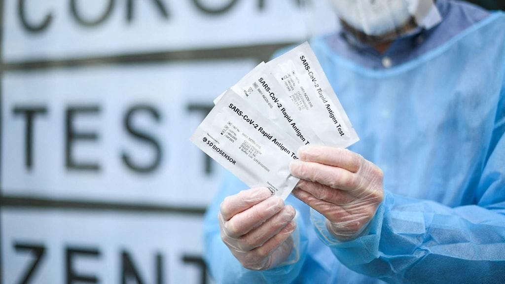 Tänään julkaistu tutkimus antaa lisää tietoa Suomessakin jo valtaosan korona tartunnoista aiheuttavan virusmuunnoksen vaarallisuudesta.