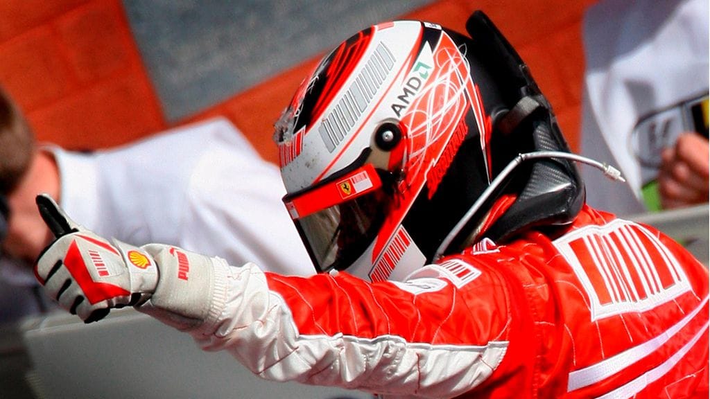 Kimi Räikkönen juhli voittoa Belgian Spassa vuonna 2007.