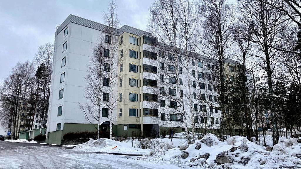 Taloyhtiö on vastuussa muun muassa rakenteista, eristeistä ja perusjärjestelmistä. Myös piha-alueen kunnossapito, kuten lumityöt, on yhtiön vastuulla. Kuvituskuva.