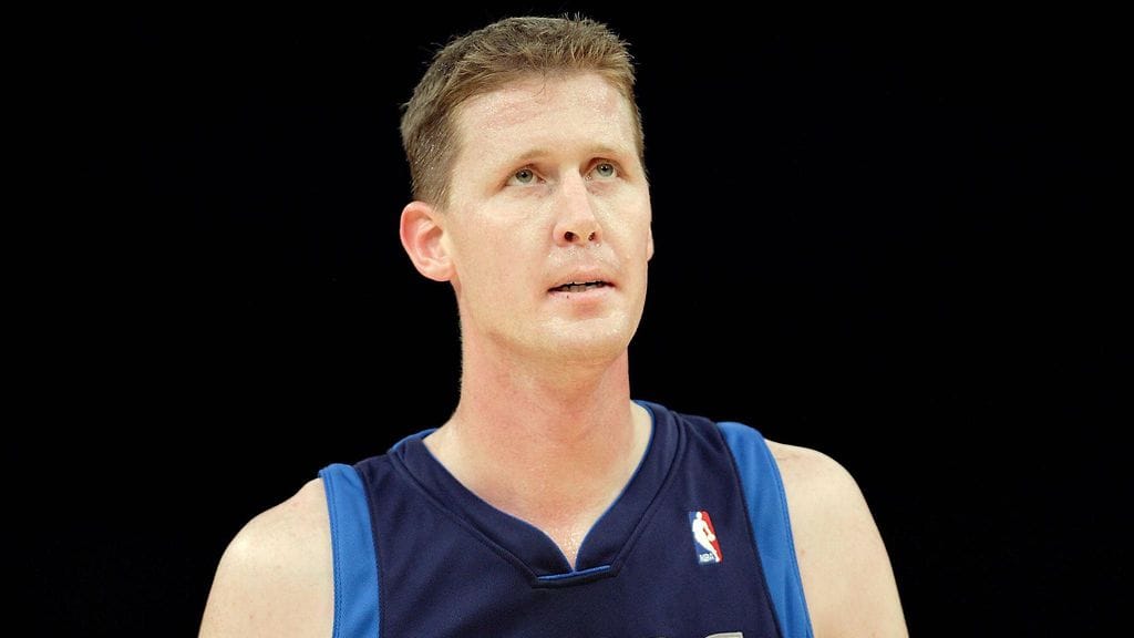 Space Jam -elokuvassa nähty entinen NBA-tähti Shawn Bradley halvaantui liikenneonnettomuudessa.