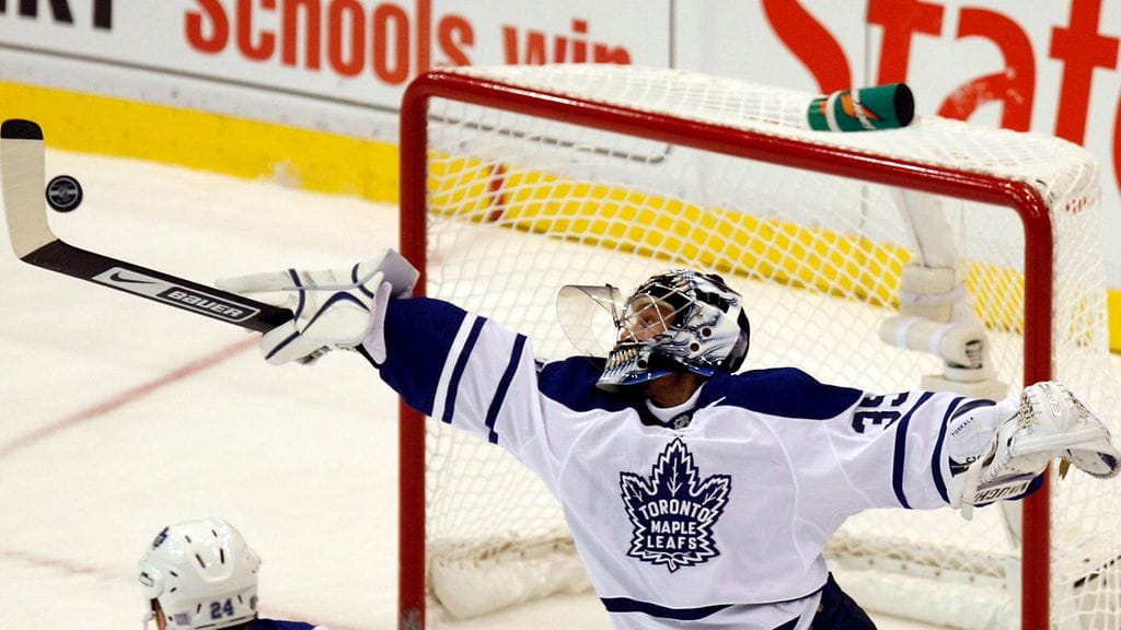 Vesa Toskala edusti Toronto Maple Leafsia vuosina 2007-2010.