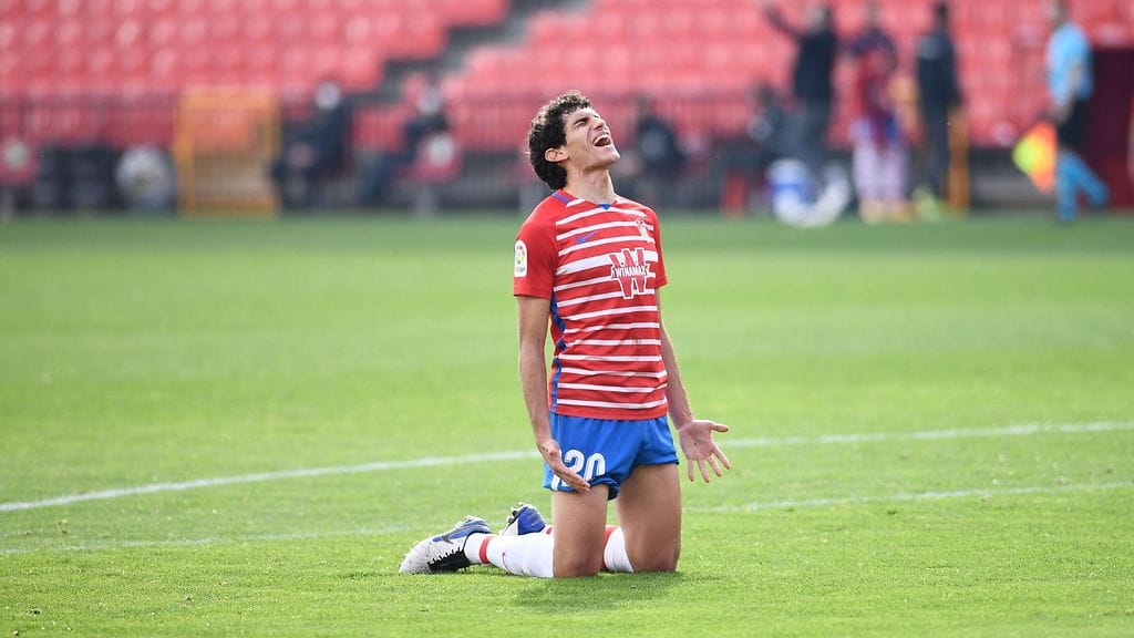 Jesus Vallejo ohjasi pallon omaan maaliin Eurooppa-liigan ottelussa Moldea vastaan.