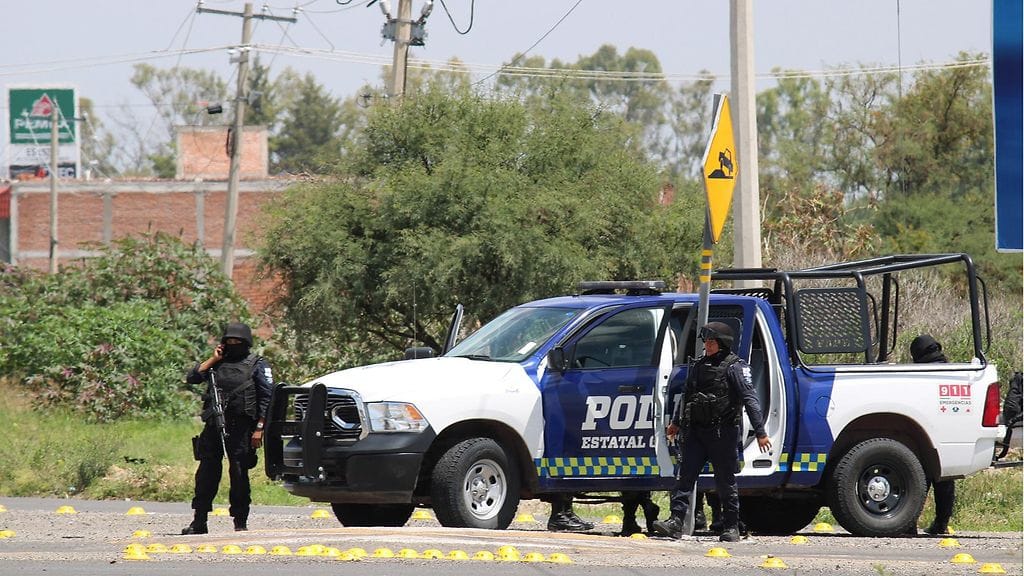 Meksikon huumesodassa keskenään kilpailevat huumekartellit sekä Meksikon asevoimat ja poliisi. Kuvituskuva.