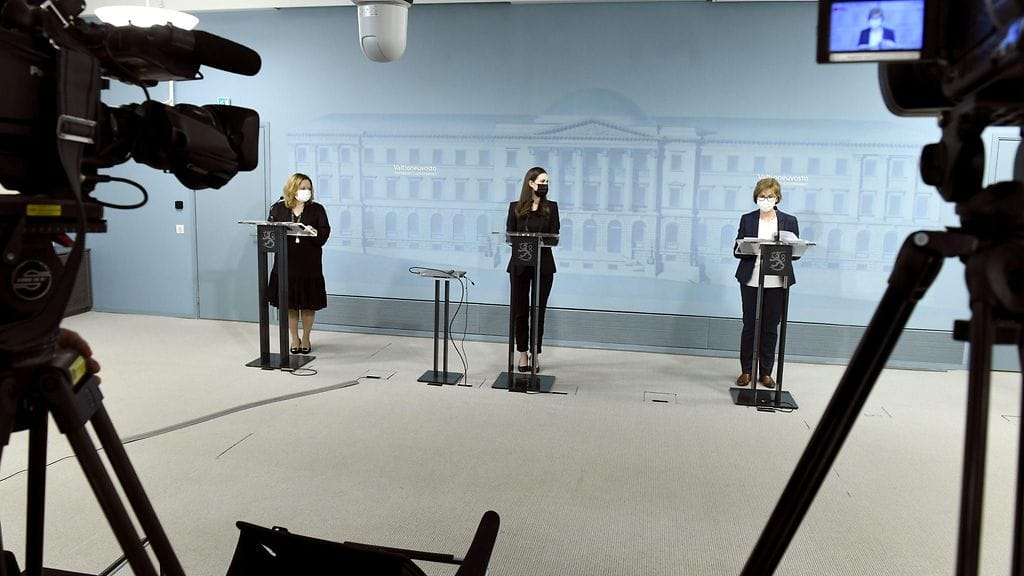 Marinin hallitus kokoontuu tänään Säätytalolle neuvottelemaan tiukemmista rajoituksista.