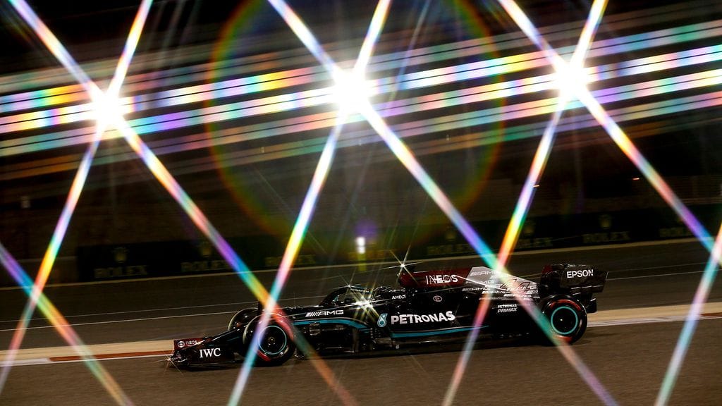 Mercedeksen yllä on kysymysmerkkejä.