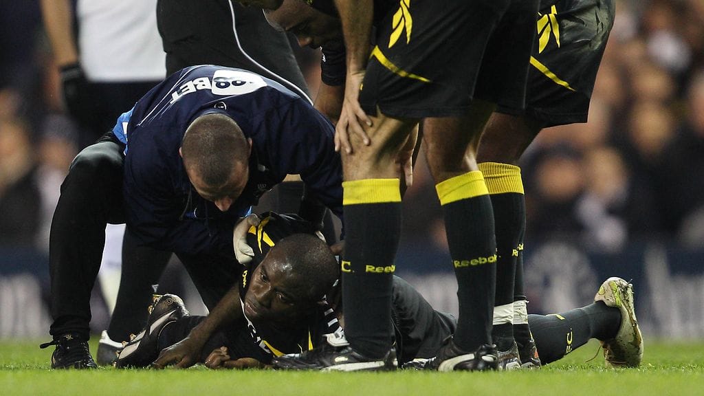 Fabrice Muamba koki sydäkohtauksen FA-cupin ottelussa vuonna 2013.