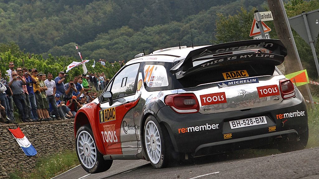 Petter Solberg vauhdissa Saksan MM-rallissa.