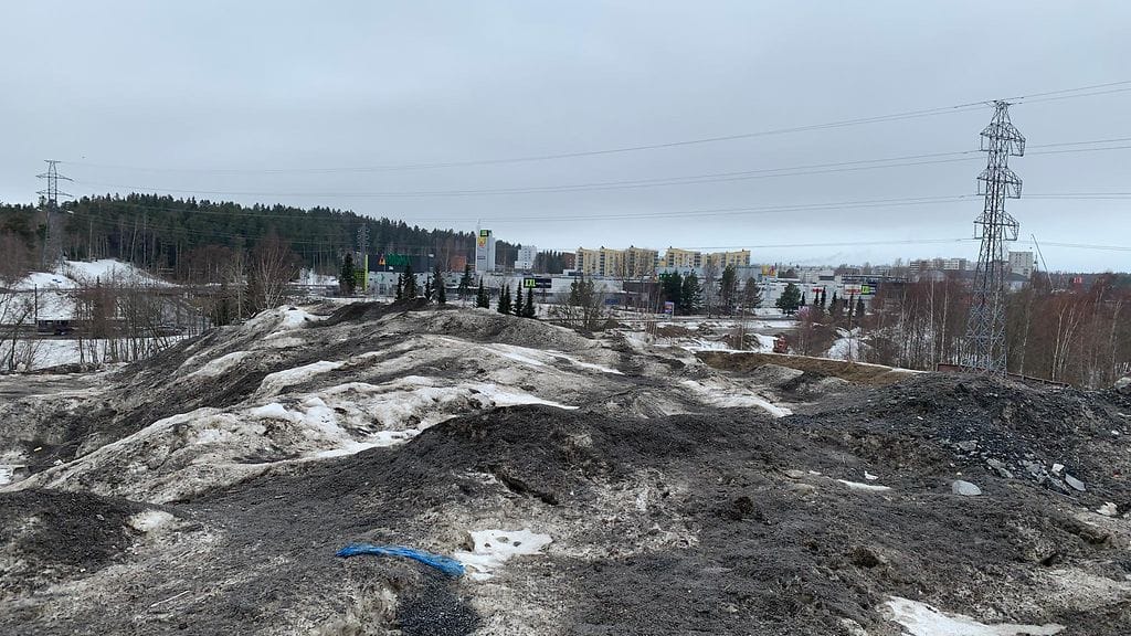 Aarikkalan lumenkaatopaikan laelta avautuu näkymät pitkälle