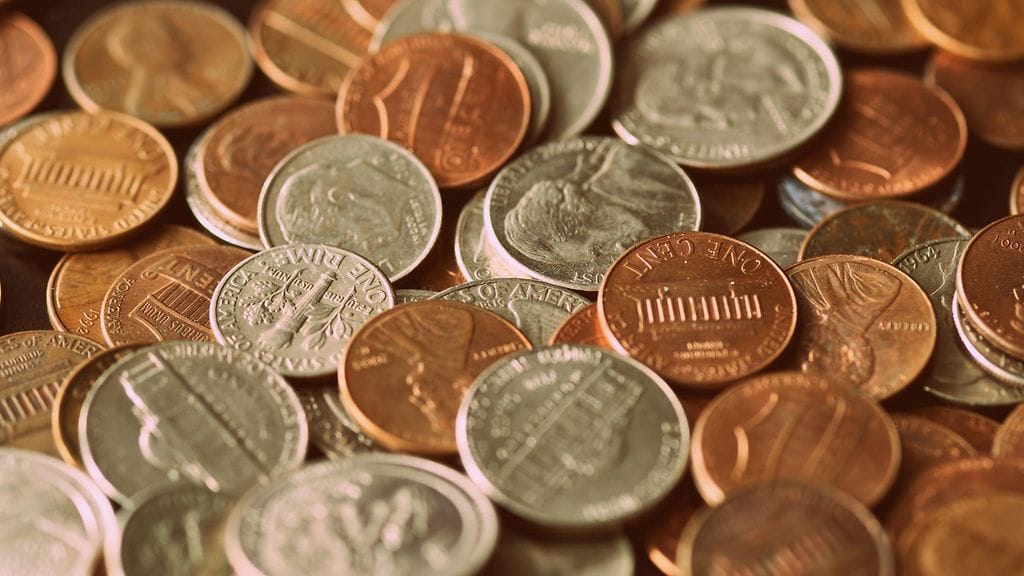 Amerikkalainen mies sai 915 dollarin loppupalkan öljyttyjen pikkukolikoiden muodossa. Kuvituskuva.