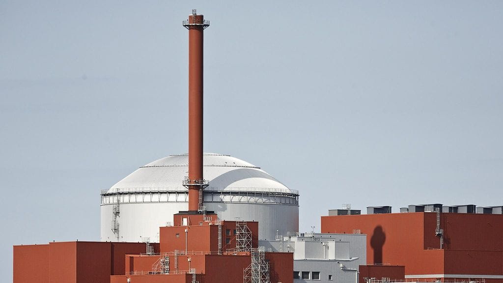 Laitosyksikön koekäyttö jouduttiin keskeyttämään elokuun toisella viikolla automaatiopäivityksen vuoksi.