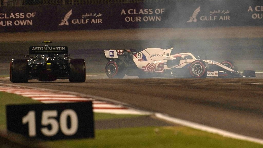 Sebastian Vettelin piti tuomariston mukaan ehtiä huomaamaan Nikita Mazepinin tilanteen aiheuttamat tuplakeltaiset liput.