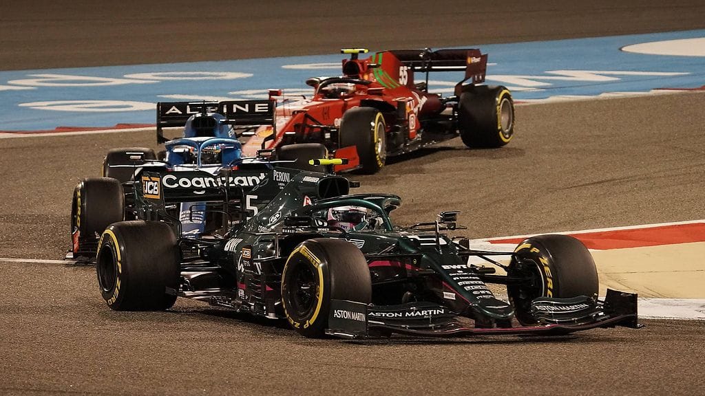 Sebastian Vettel, Fernando Alonso ja Carlos Sainz kävivät kovan taistelun Bahrainissa.