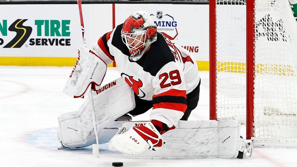 New Jersey Devilsin Mackenzie Blackwood oli hirmuvedossa Boston Bruinsia vastaan.