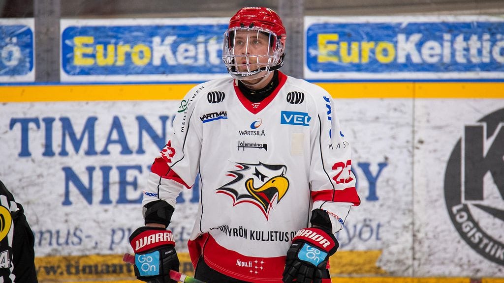 Turo Asplund edustaa ensi kaudellakin Vaasan Sportia.