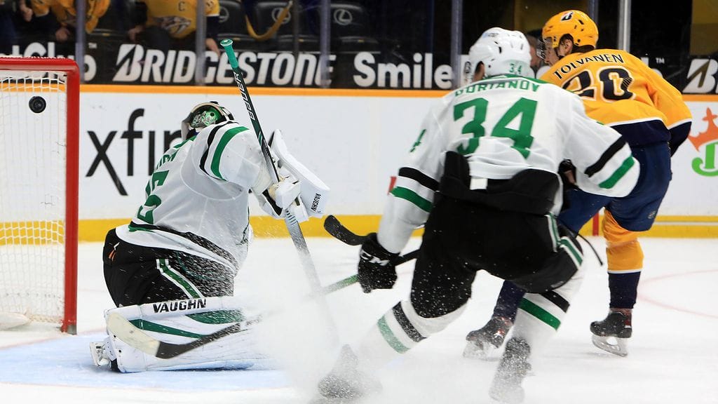 Eeli Tolvanen maalasi jatkoajalla Dallas Starsia vastaan.