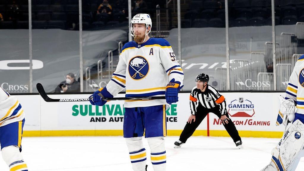 Buffalo Sabresin Rasmus Ristolainen joutui vastustajan puhutteluun.