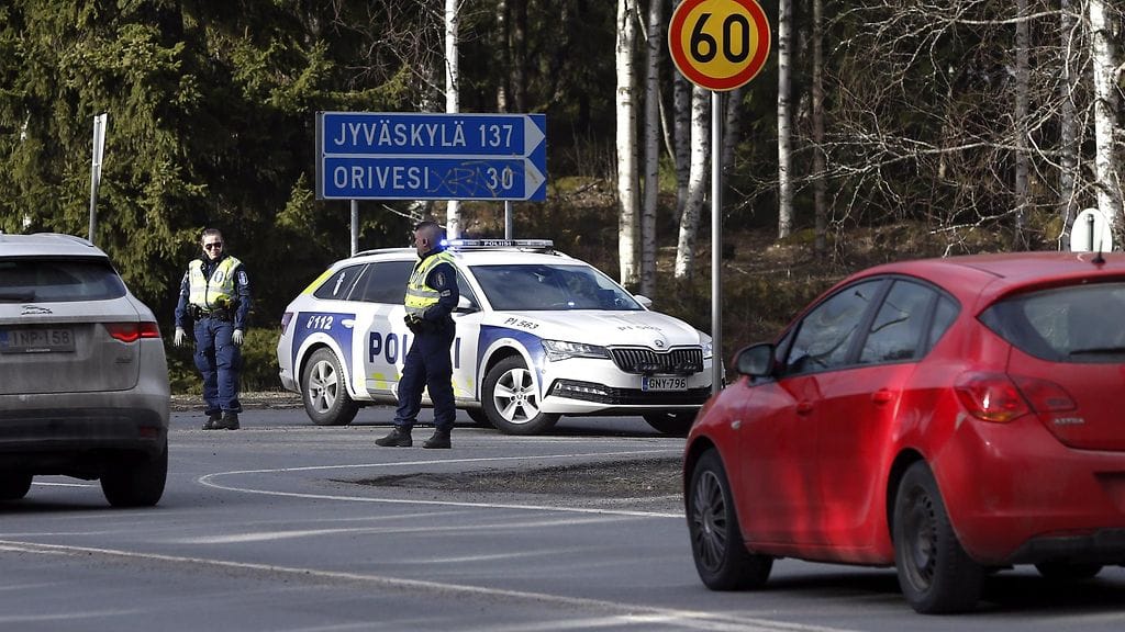 Poliisi piti tien pitkään suljettuna pelastustöiden ja raivauksen takia.