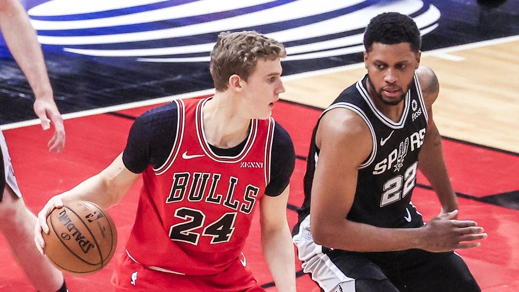 Lauri Markkanen heitti viisi pistettä tappiopelissä Utah Jazzia vastaan.