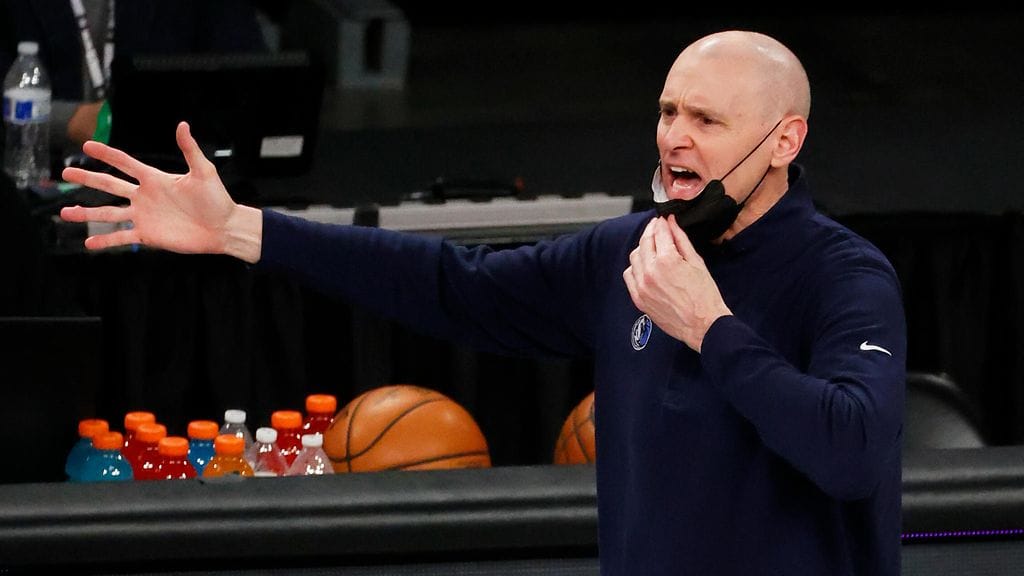 Dallas Mavericksin päävalmentaja Rick Carlisle joutuu jäämään sivuun positiivisen koronatestin takia.