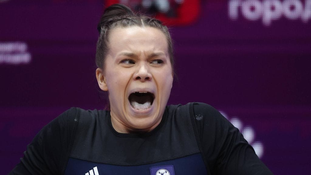 Saara Retulainen tempaisi 90 kiloa.