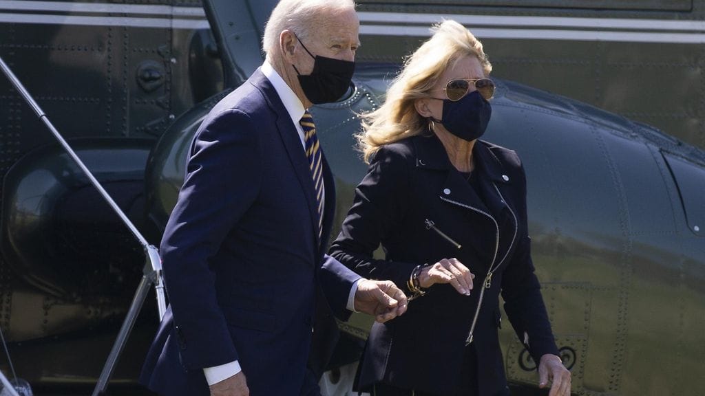 Joe Bidenin puolison Jill Bidenin tyyli puhutti Twitterissä pääsiäisen tienoilla.