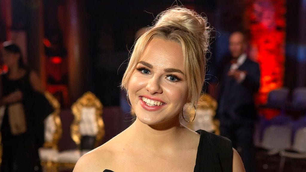 Ilta odottaa esikoistaan.