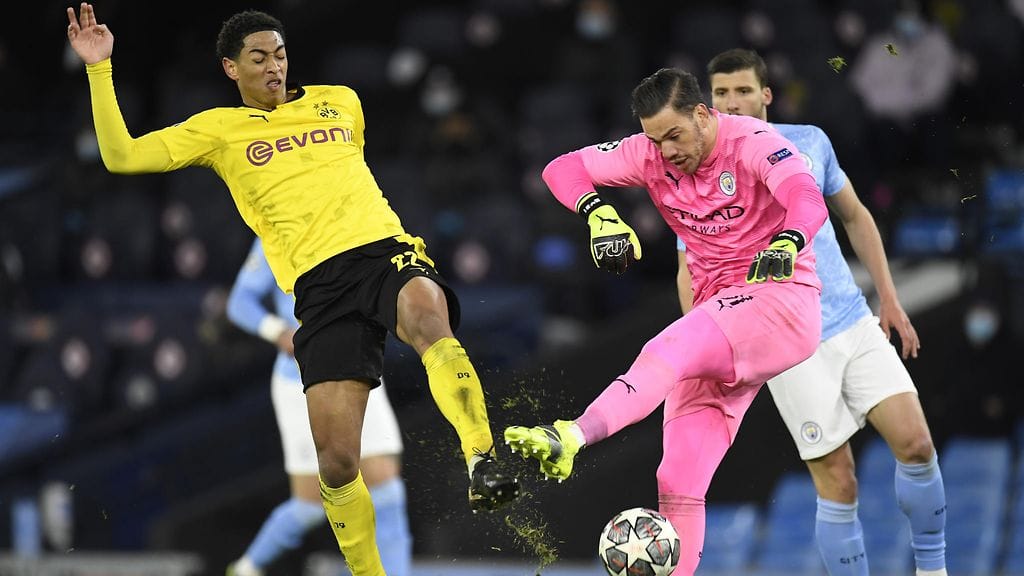 Jude Bellingham sai varoituksen, vaikka Ederson potkaisi häntä jalkaan.