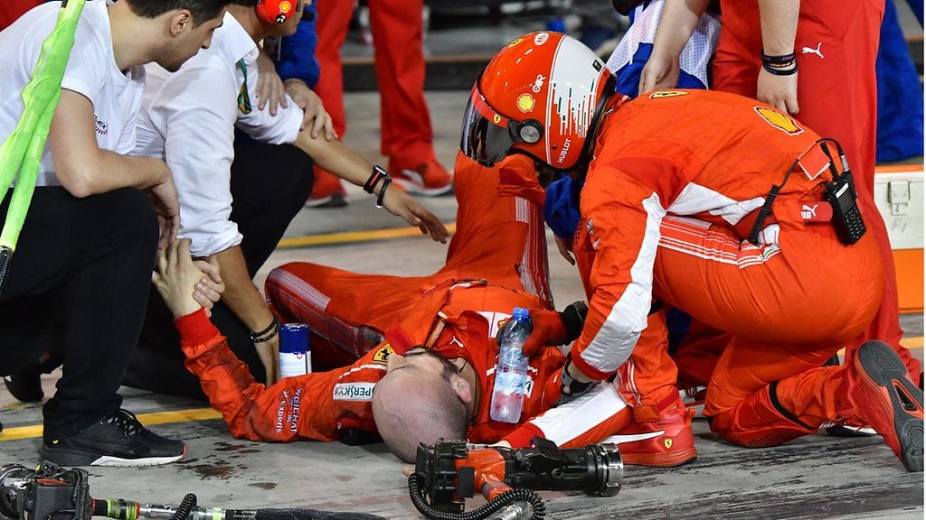 Francesco Cigarini koki kovia, kun Kimi Räikkönen törmäsi häneen Bahrainin GP:ssä 2018.