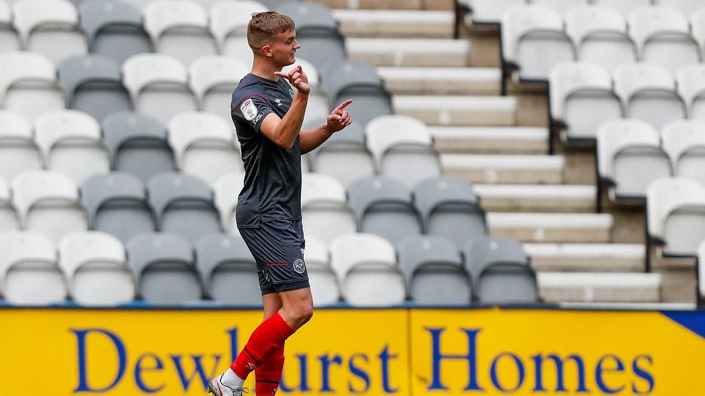 Marcus Forss teki Brentfordin toisen maalin Prestonia vastaan.