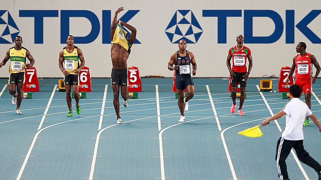 Usain Bolt otti varaslähdön Daegun MM-kisojen 100 metrin finaalissa.