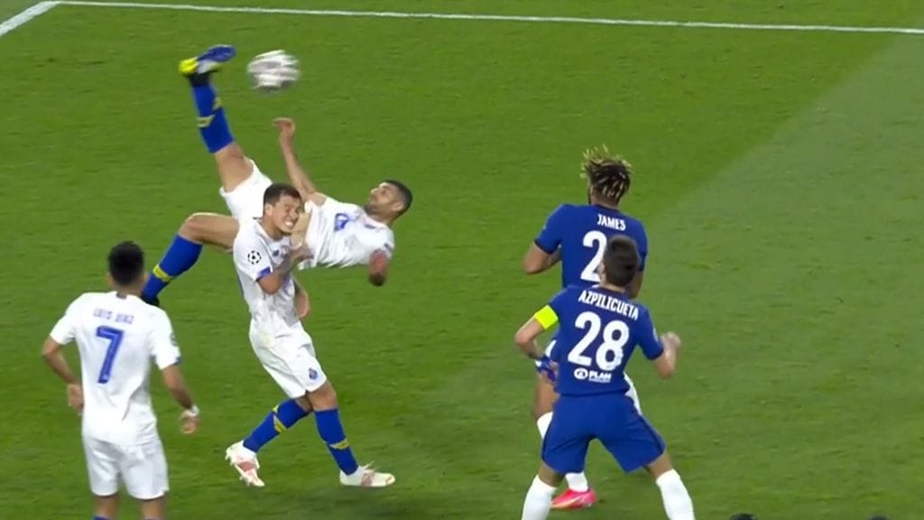 Porton Mehdi Taremi iski maalin Chelsean verkkoon ilmiömäisellä saksipotkulla.