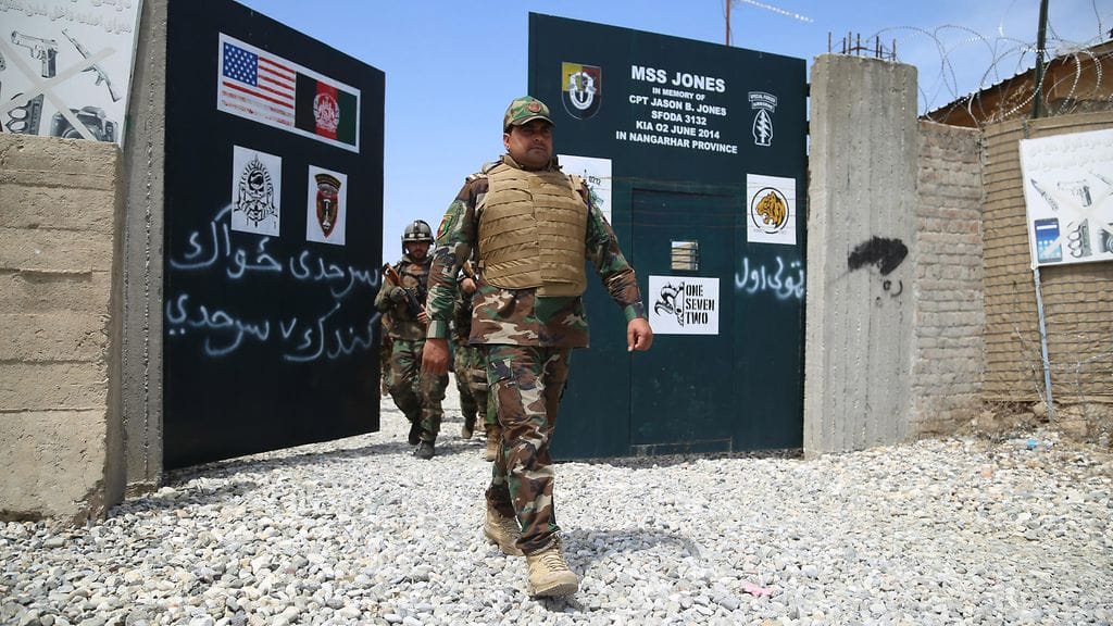 Afgaaniarmeija ottamassa haltuun aiemmin Yhdysvaltojen armeijan käyttämää tukikohtaa Nangarharin provinssissa 14. huhtikuuta.