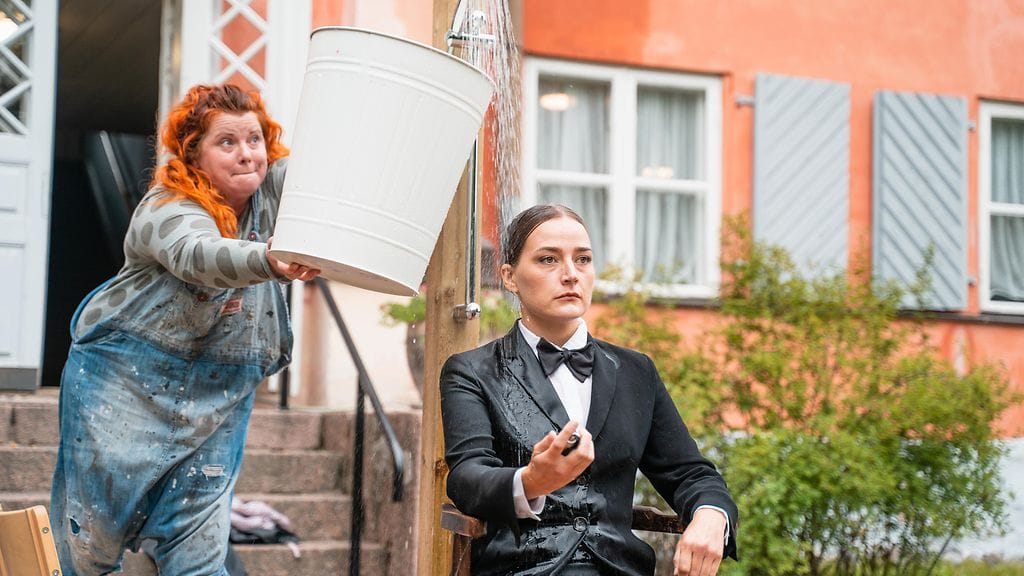 Suurmestari_kausi2_jakso4_Kiti_Kokkonen_Pilvi_Hamalainen_pida_Pilvi_kuivana_2_kuvaaja_Tuomas_Klemola