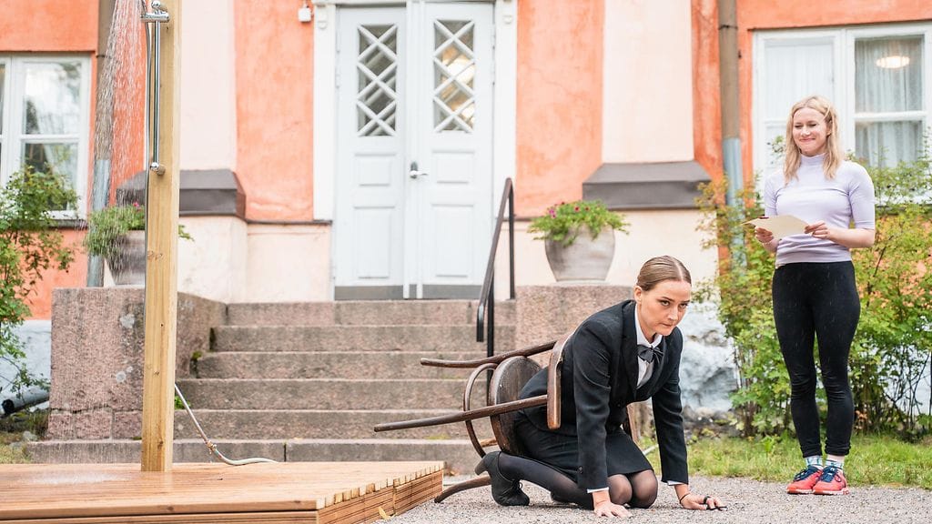 Suurmestari_kausi2_jakso4_Minka_Kuustonen_Pilvi_Hamalainen_pida_Pilvi_kuivana_kuvaaja_Tuomas_Klemola