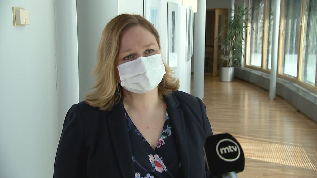 Krista Kiusu (sd.) palasi perhe- ja peruspalveluministeriksi äitiyslomaltaan tänä syksynä. Arkistokuva.