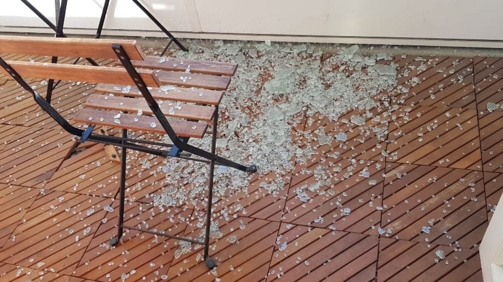 160421 sirpaleiksi yhtäkkiä hajonnut lasi Riikonen