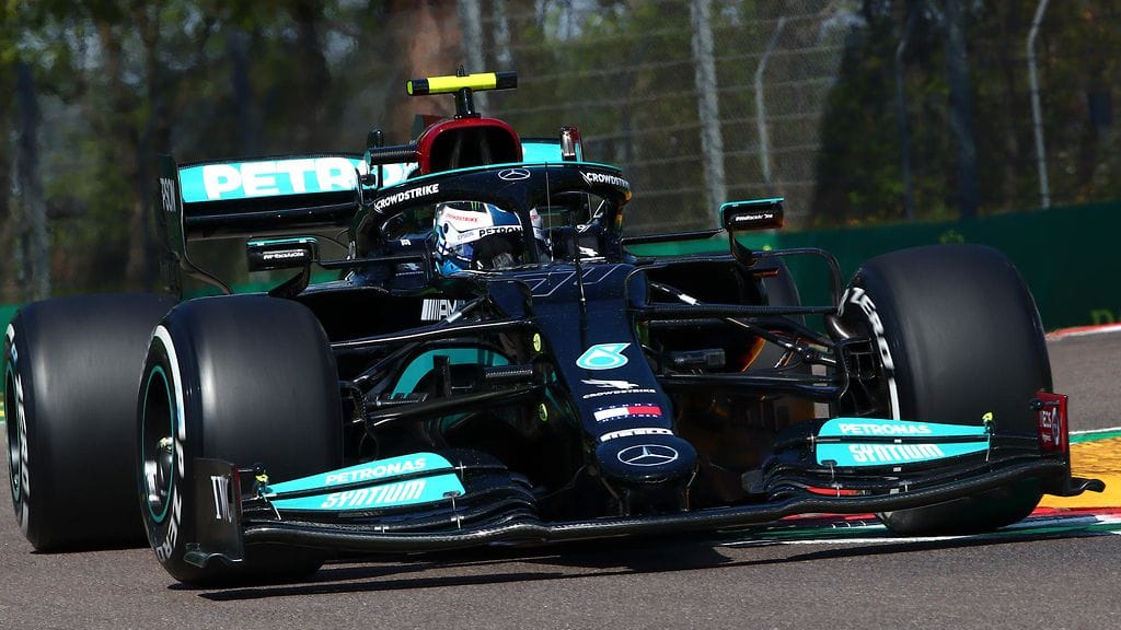 Valtteri Bottas oli nopein perjantain molemmissa harjoituksissa.