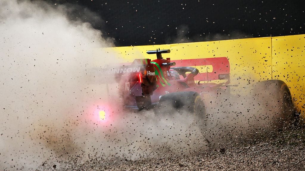 Charles Leclerc ajoi autonsa seinään perjantain harjoitusten viimeisillä minuuteilla.