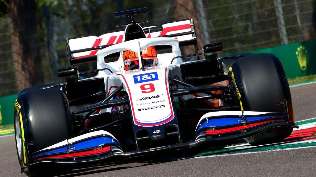 Nikita Mazepin pysyi lopulta radalla perjantain iltapäivän harjoitukset loppuun asti.