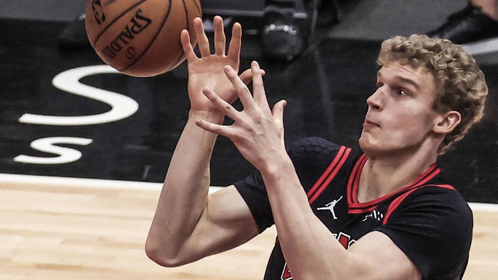 Lauri Markkanen upotti yhden kolmosen.