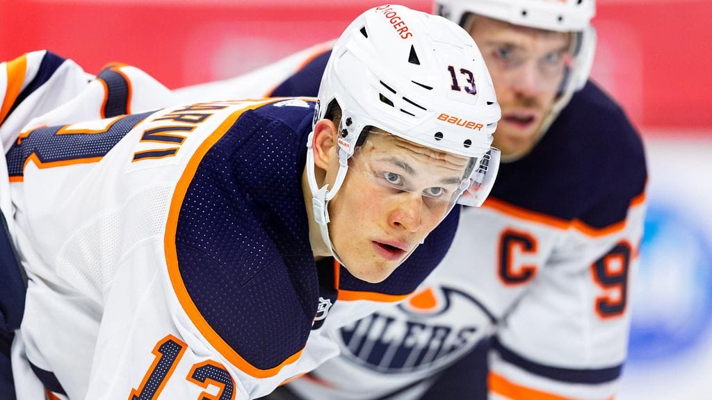 Jesse Puljujärvi sai 10 maalia täyteen tällä NHL-kaudella. Esityön teki Connor McDavid.