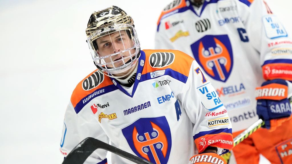 Kristian Kuusela on sivussa koko KalPa-sarjan, kertoo Tapparan päävalmentaja Jussi Tapola.