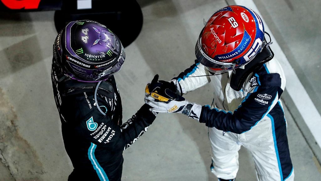 Lewis Hamilton tuki George Russellia.