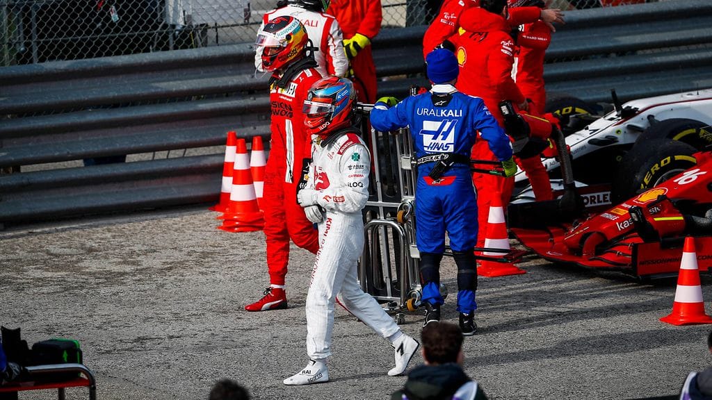 Kimi Räikkönen putosi saamansa rangaistuksen myötä yhdeksänneltä sijalta 13:nneksi Imolan F1-kisassa.