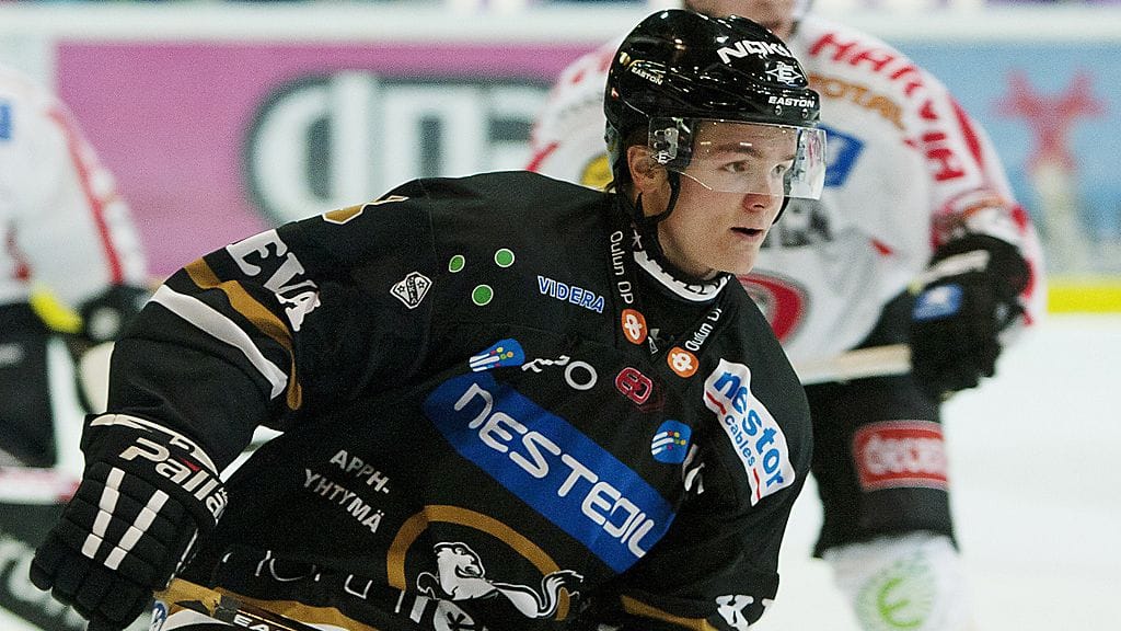 Julius Junttila Kärppien paidassa 2015.