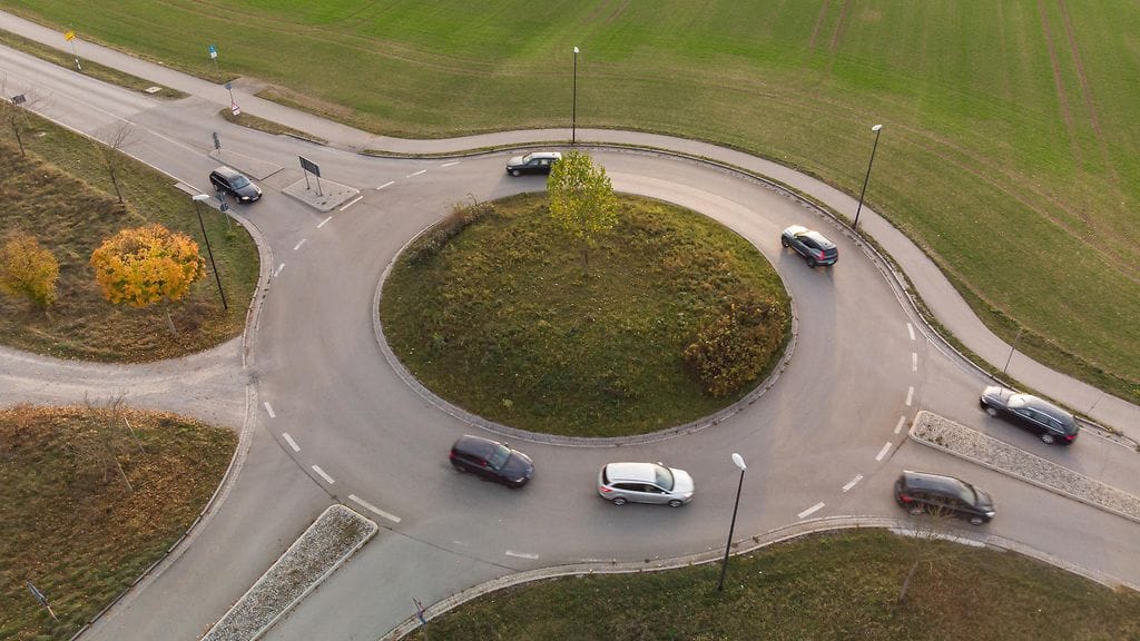 Pelastuslaitos korjasi tielle tippuneet tavarat turvaan / Kuvituskuva