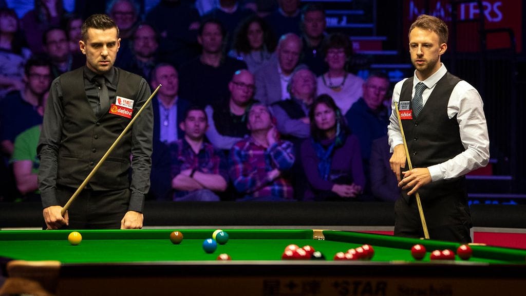 Mark Selby ja Judd Trump lukeutuvat MM-kisojen suurimpiin suosikkeihin.