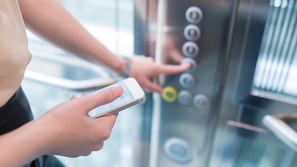 Hailey päätti kokeilla löytää komean pelastajansa sosiaalisen median avulla.